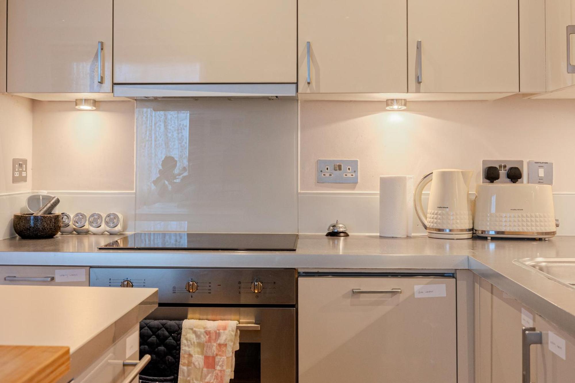 Apartment Lovely 1br Flat, 10min Langdon Park Dlr Station