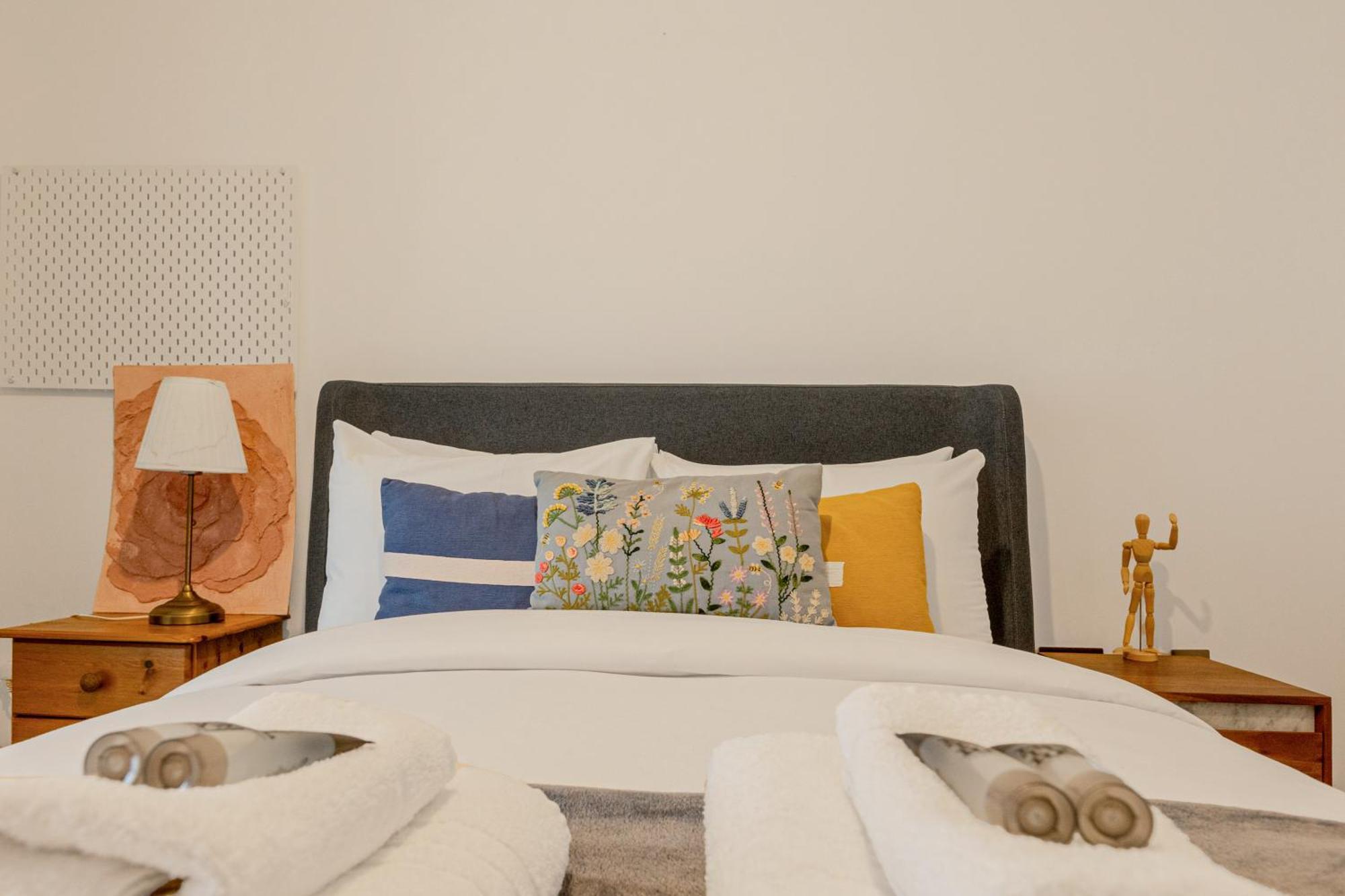 Apartment Lovely 1br Flat, 10min Langdon Park Dlr Station London