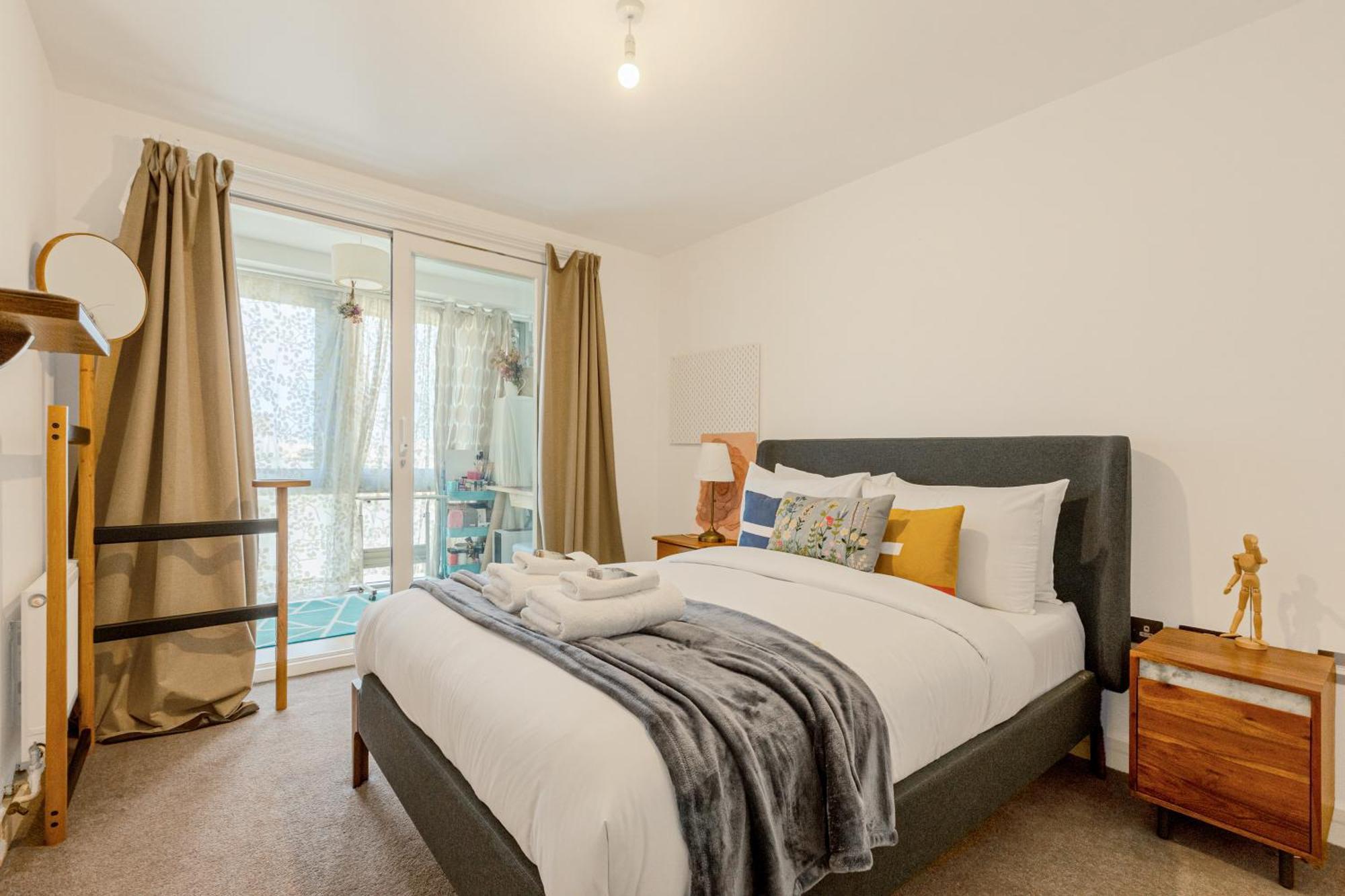 Apartment Lovely 1br Flat, 10min Langdon Park Dlr Station London