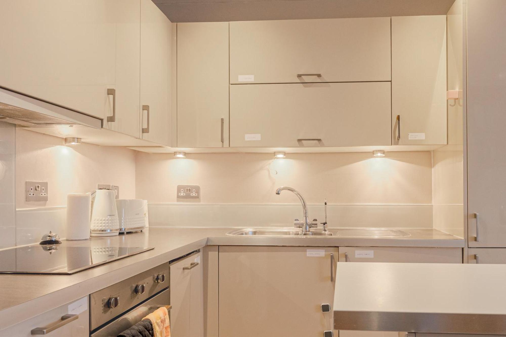 Lovely 1br Flat, 10min Langdon Park Dlr Station London