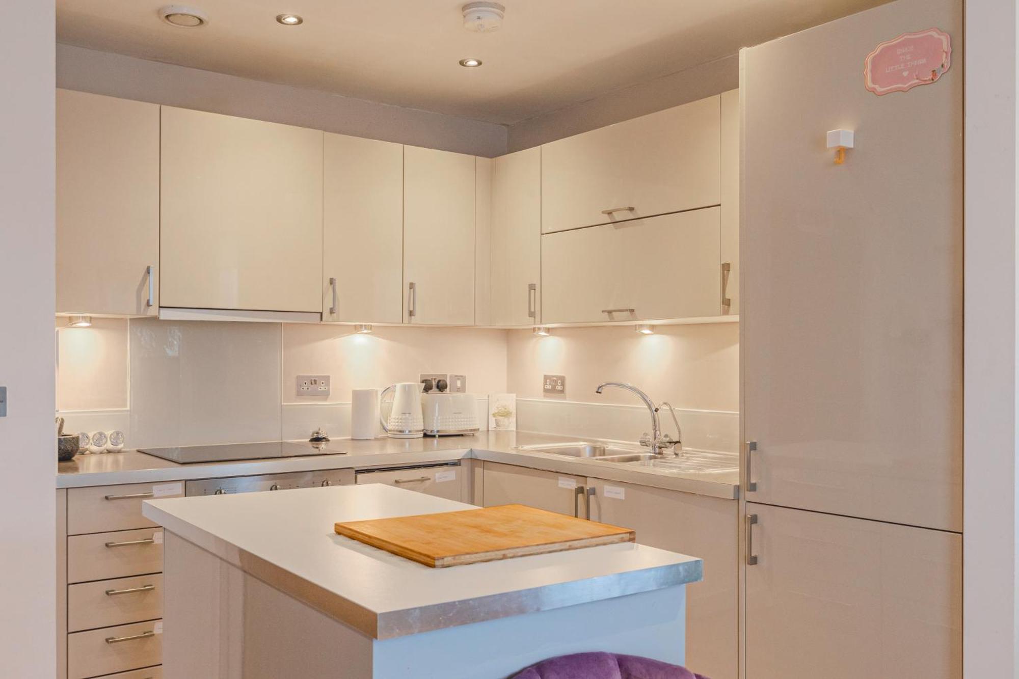 Apartment Lovely 1br Flat, 10min Langdon Park Dlr Station *