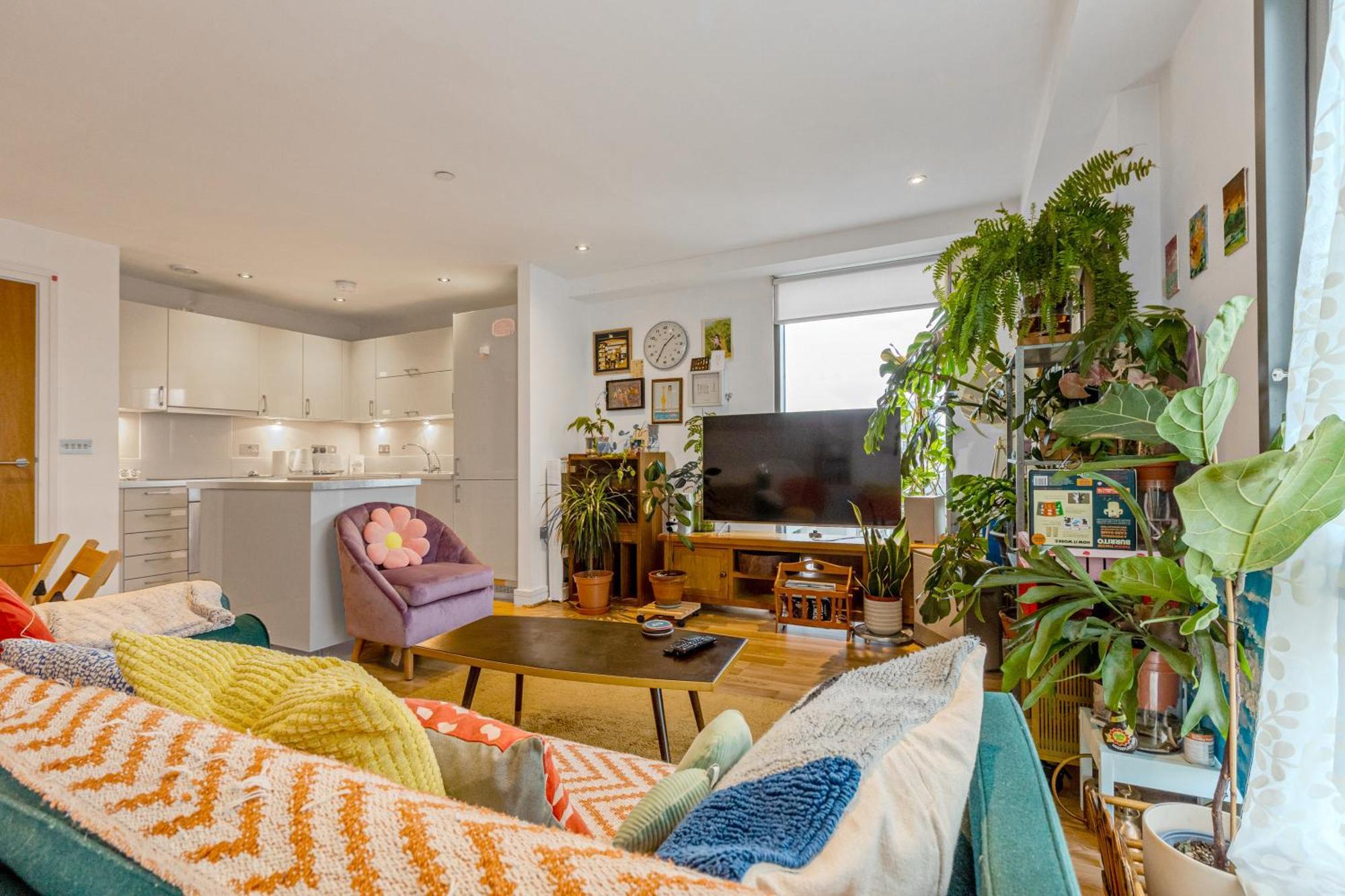Lovely 1br Flat, 10min Langdon Park Dlr Station London