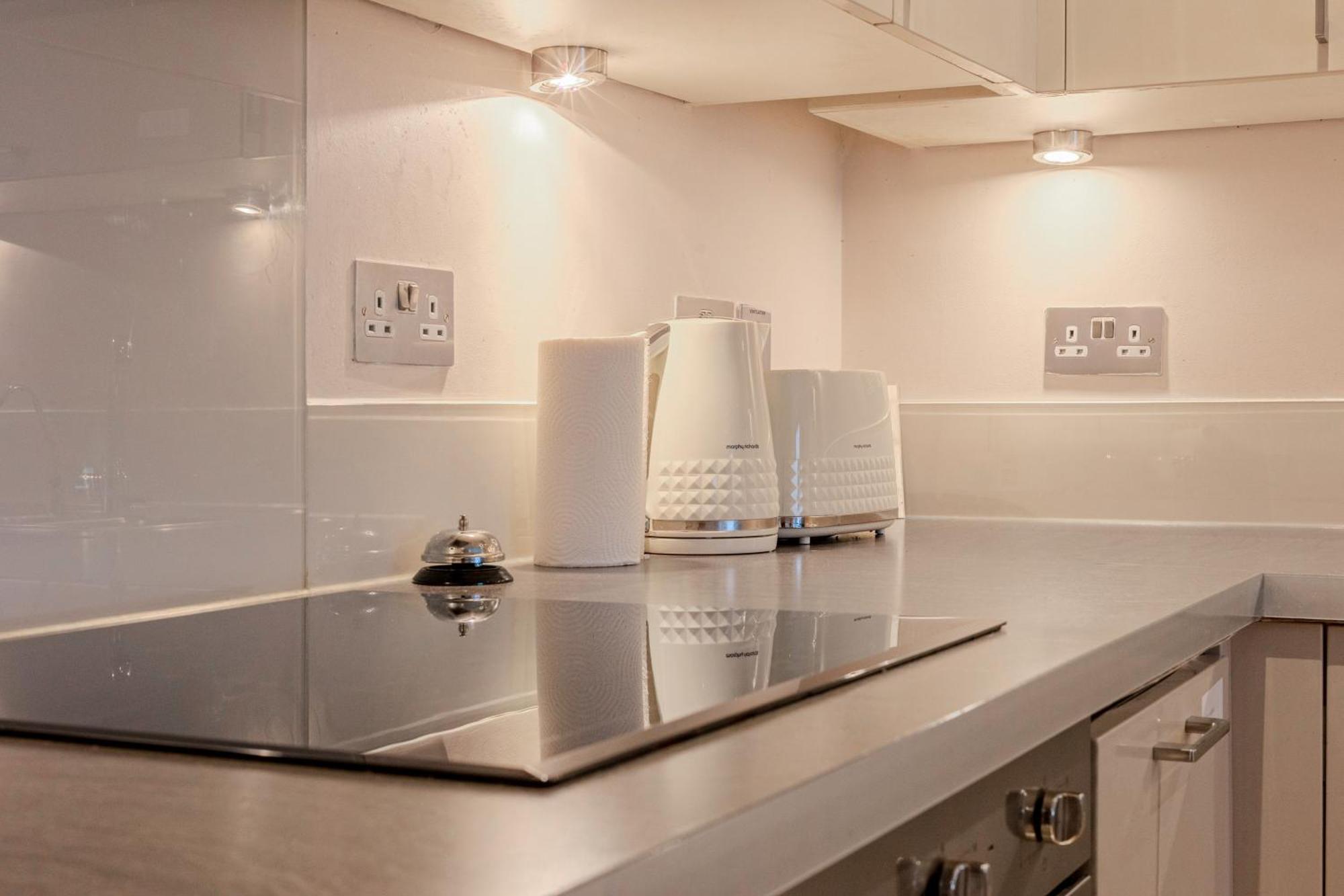 Lovely 1br Flat, 10min Langdon Park Dlr Station Apartment London